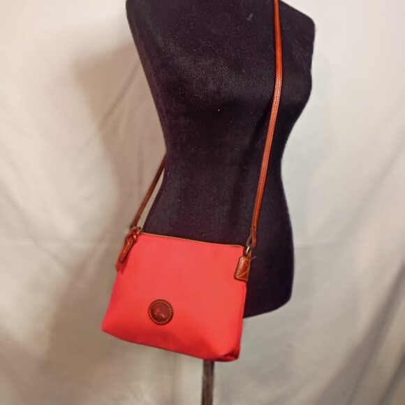 DOONEY & BOURKE Red Nylon Pouchette Mini Crossbody Bag Zip-Top - Picture 2 of 15